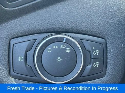 Used 2017 Ford C-MAX Energi Titanium FWD image 17