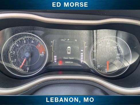Used 2017 Jeep Cherokee Latitude w/ Cold Weather Group AWD/4WD image 12