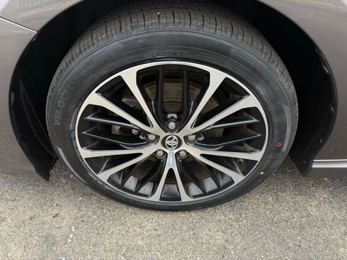 Used 2019 Toyota Camry SE image 9