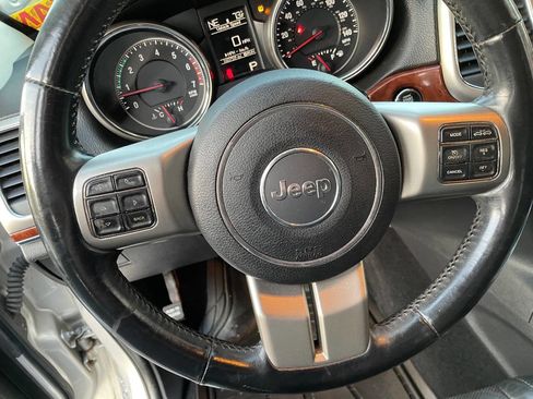 Used 2013 Jeep Grand Cherokee Limited w/ Advance Technology Group image 15