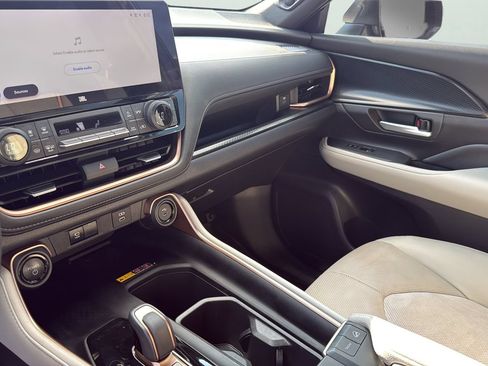 Used 2025 Toyota Grand Highlander AWD Hybrid image 19