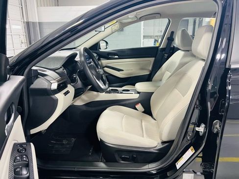 Used 2025 Nissan Altima 2.5 SV image 19