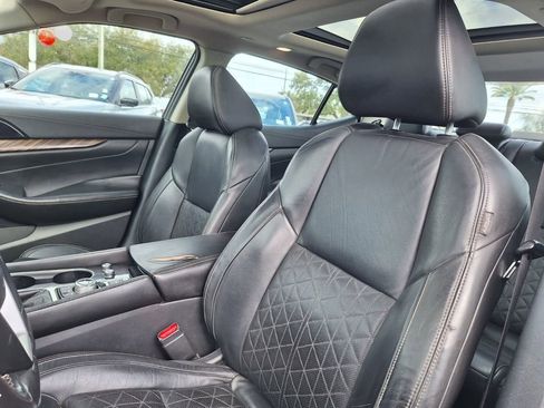 Used 2017 Nissan Maxima Platinum image 11