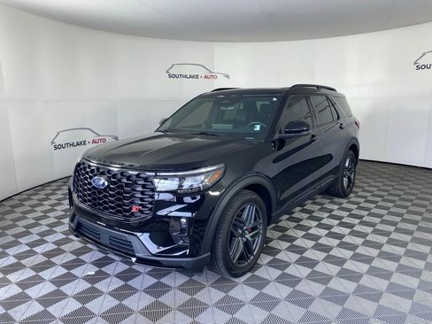 Used 2025 Ford Explorer ST image 2