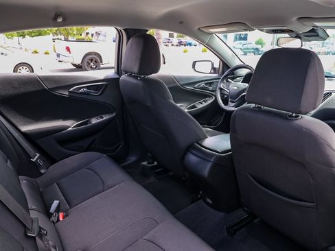 Used 2025 Chevrolet Malibu RS FWD image 16