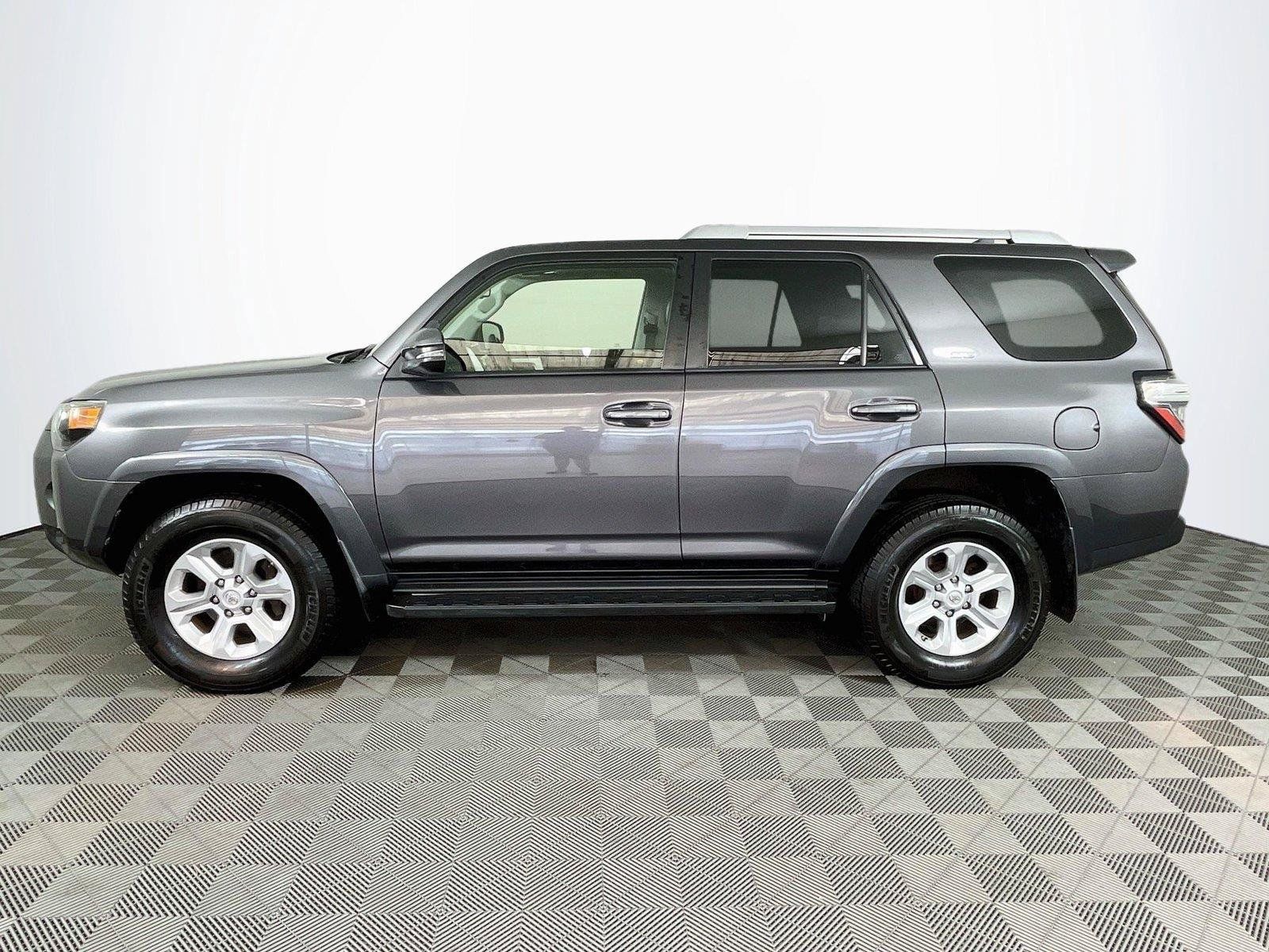 Used 2018 Toyota 4Runner SR5 Premium AWD/4WD image 4