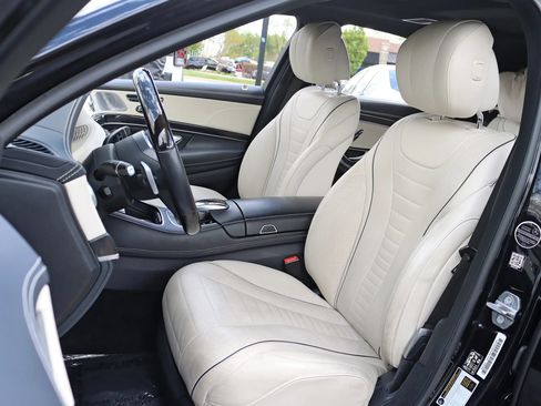 Used 2019 Mercedes-Benz S 560 Sedan image 33