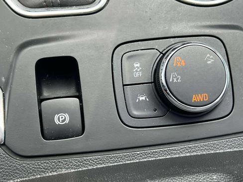 Used 2020 Chevrolet Traverse LT w/ Driver Confidence II Package AWD/4WD image 31