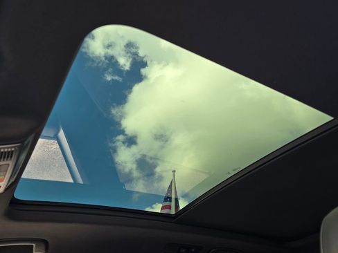 Used 2023 Volkswagen Tiguan SE R-Line image 22