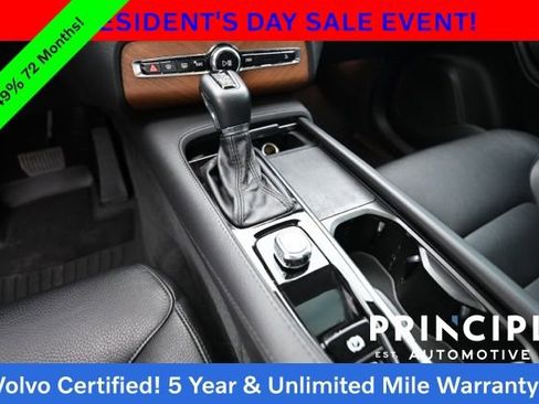 Certified 2022 Volvo XC90 T6 Momentum w/ Advanced Package image 18