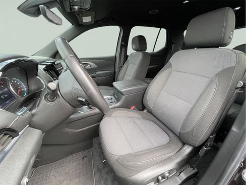 Used 2022 Chevrolet Traverse LT image 14