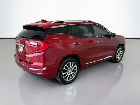 Used 2024 GMC Terrain Denali w/ Denali Premium Package AWD/4WD image 7