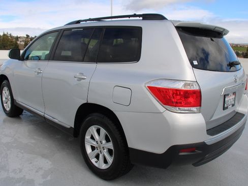 Used 2011 Toyota Highlander 2WD w/ Tech Pkg image 5