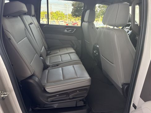 Used 2024 GMC Yukon XL SLT image 13