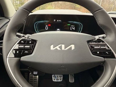 New 2025 Kia Niro EX Touring FWD image 9