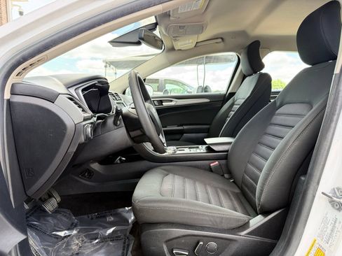 Used 2019 Ford Fusion SE FWD image 11