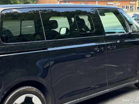 Used 2025 Volkswagen ID. Buzz Pro S RWD image 29