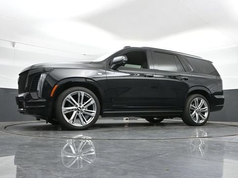 Used 2025 Cadillac Escalade Sport w/ Touring Package AWD/4WD image 33