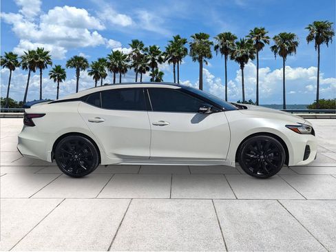 Used 2023 Nissan Maxima SR w/ Sport Mat Group image 9