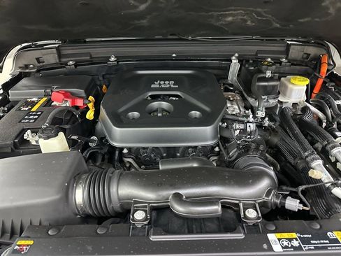 Used 2023 Jeep Wrangler Unlimited Sahara w/ Cold Weather Group image 18