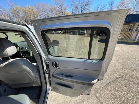 Used 2009 Chevrolet HHR LS FWD image 28