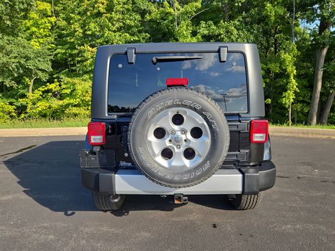 Used 2013 Jeep Wrangler Sahara w/ Dual Top Group image 8