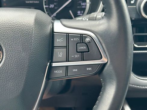 Used 2021 Toyota Highlander XSE FWD image 42