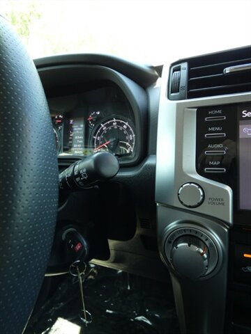 Used 2020 Toyota 4Runner SR5 AWD/4WD image 26