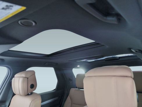 Certified 2025 Land Rover Discovery Dynamic SE image 12