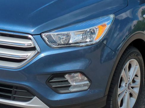 Used 2018 Ford Escape SE w/ SE Sync 3 Package FWD image 11
