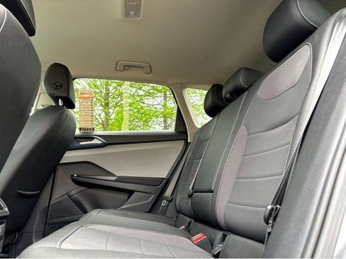Used 2024 Volkswagen Taos SE FWD image 18