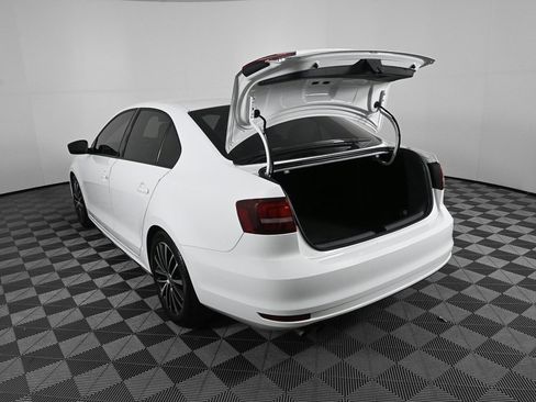 Used 2016 Volkswagen Jetta Sport image 29