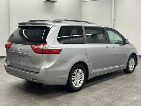 Used 2015 Toyota Sienna XLE w/ XLE Navigation Package FWD image 2