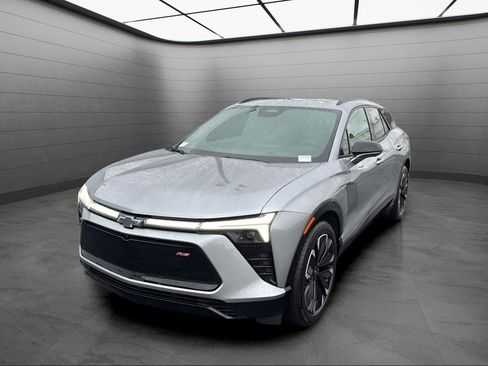 Used 2024 Chevrolet Blazer EV RS image 2