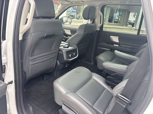 Used 2025 Ford Expedition Active image 24