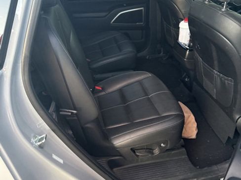 Used 2021 Kia Telluride EX w/ EX Premium Package image 7