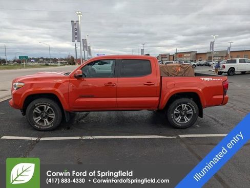 Used 2018 Toyota Tacoma TRD Sport w/ TRD Premium Sport Package image 8