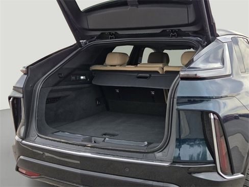 New 2025 Cadillac Lyriq Luxury image 17