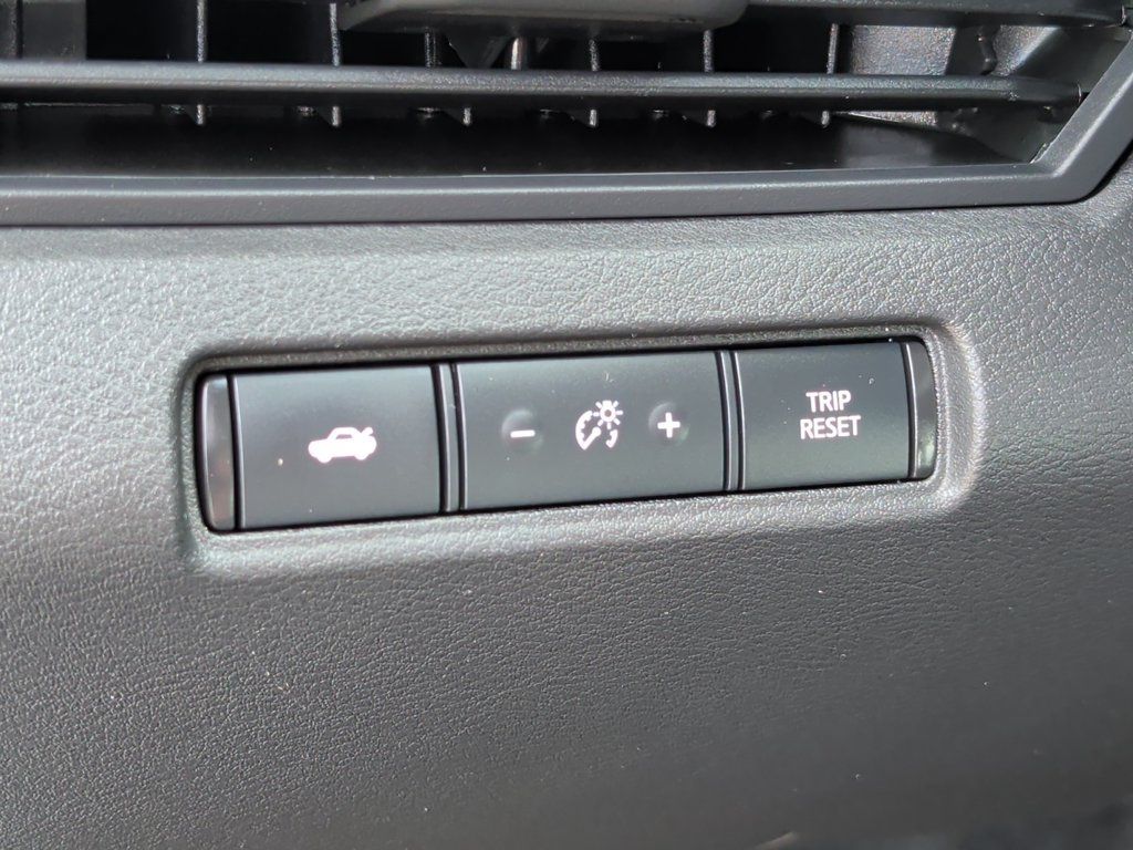 Used 2025 Nissan Altima 2.5 SV FWD image 14