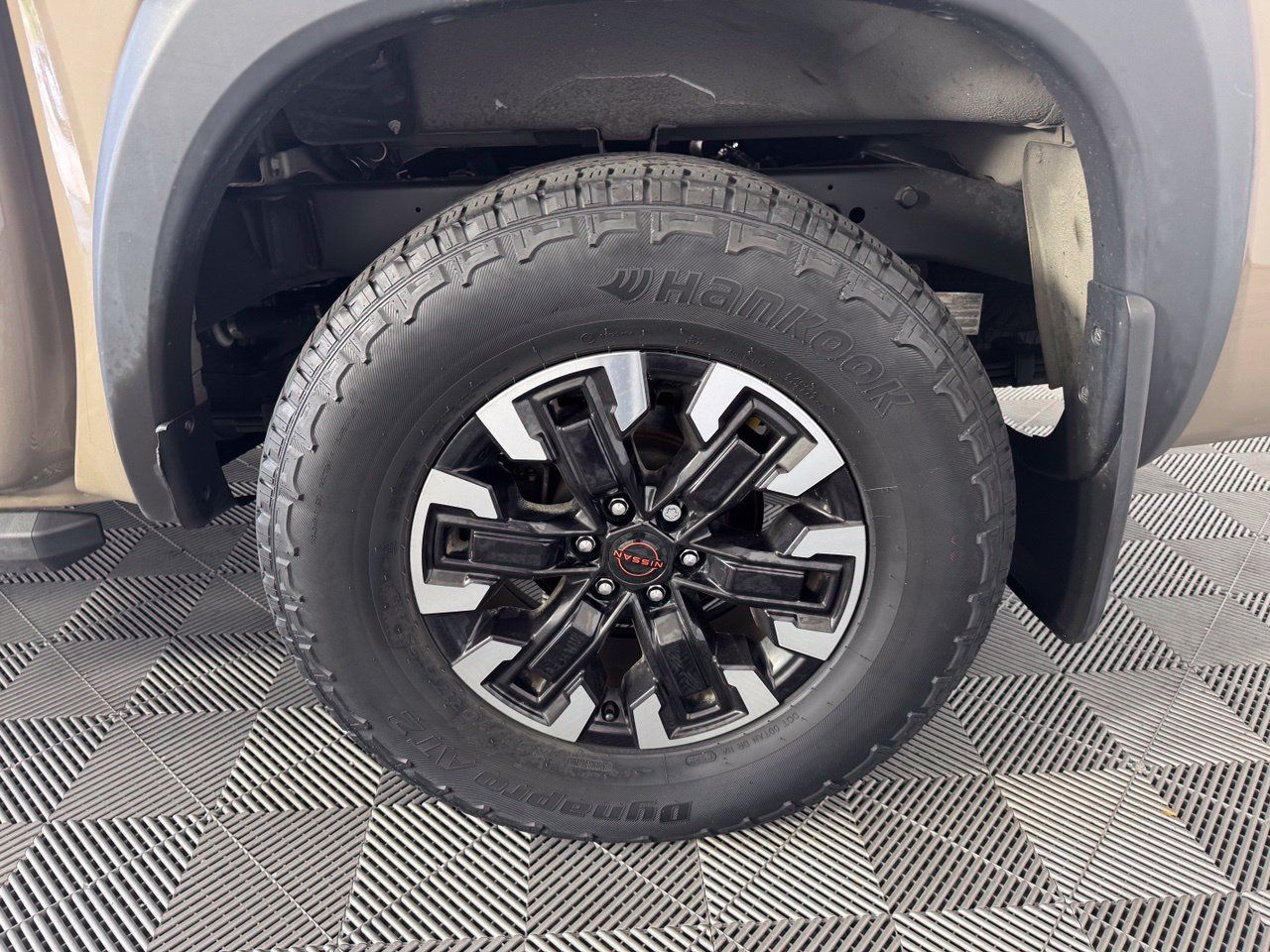 Used 2023 Nissan Frontier PRO-4X w/ Technology Package AWD/4WD image 13