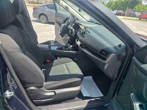 Used 2025 Nissan Rogue SV FWD image 36