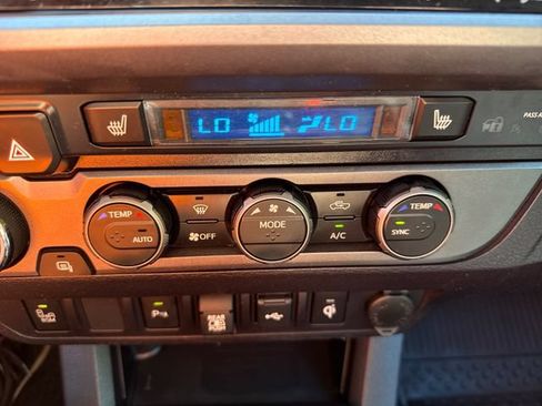 Used 2023 Toyota Tacoma TRD Sport w/ TRD Premium Sport Package AWD/4WD image 31