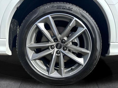 Used 2025 Audi Q3 2.0T Premium w/ Black Optic Sport Package image 9