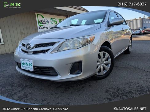 Used 2011 Toyota Corolla LE FWD image 2