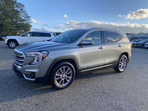Used 2024 GMC Terrain SLT image 9
