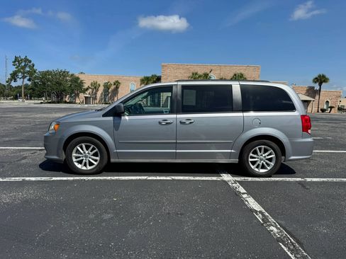 Used 2016 Dodge Grand Caravan SXT FWD image 8