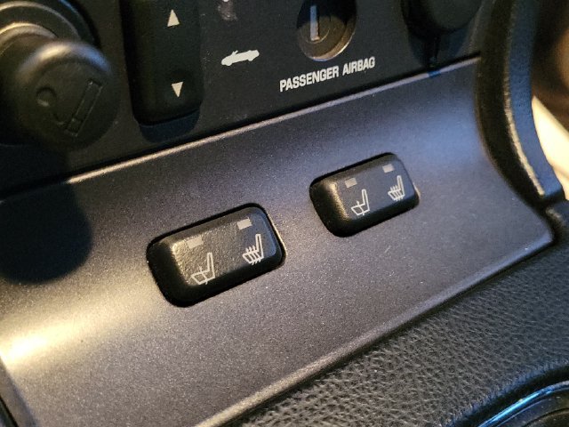 Used 2005 Ford Thunderbird RWD image 25