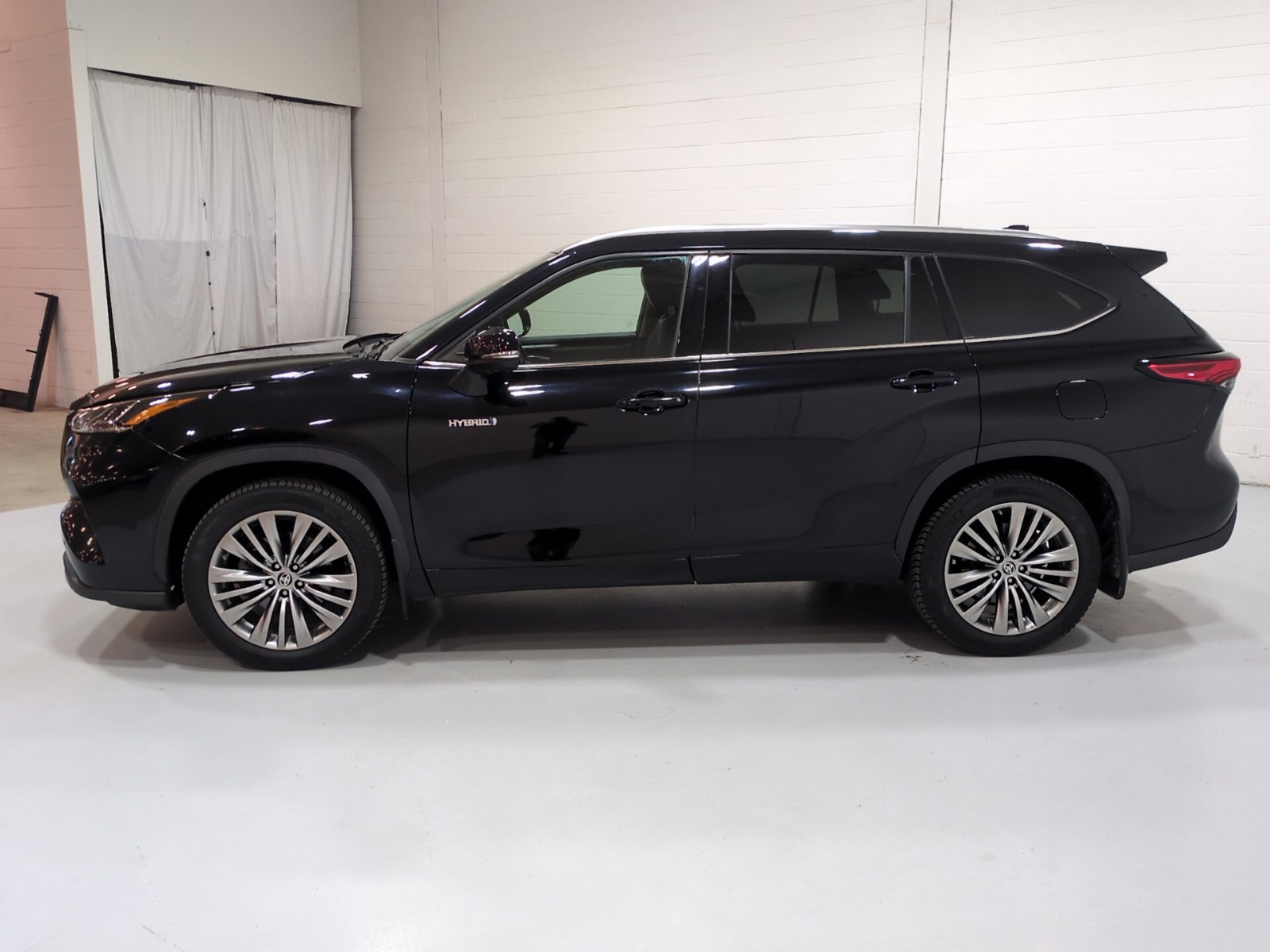 Used 2021 Toyota Highlander Platinum AWD/4WD image 7