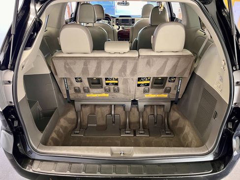 Used 2013 Toyota Sienna Limited w/ Premium Pkg image 19