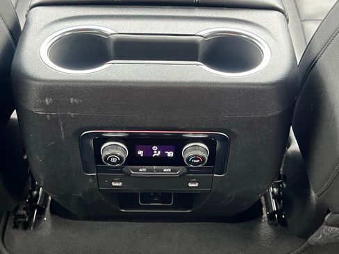 Used 2024 Chevrolet Suburban LT image 21